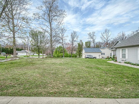 5th image of 262 Canary Dr