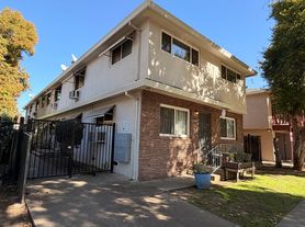 2727 V Street - Apts