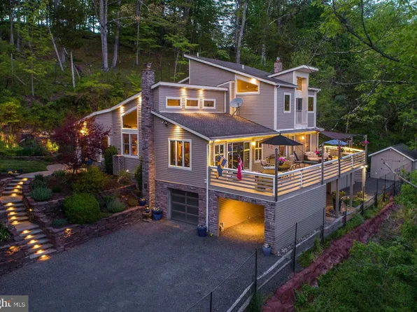 272 Headquarters Rd, Erwinna, PA 18920