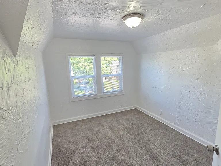 15757 Strathmoor St — Photo 31