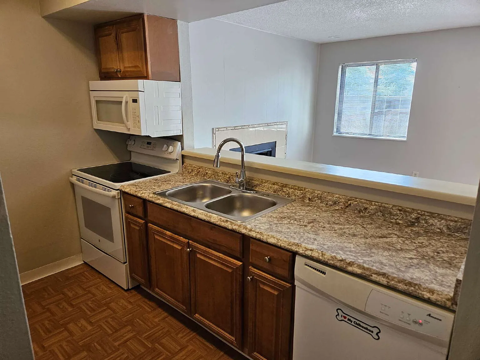 3 bed, 1.5 bath, 1269 sqft, $1,950 — Photo 2