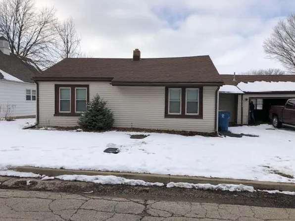 1712 Prospect Ave, Peru, IL 61354