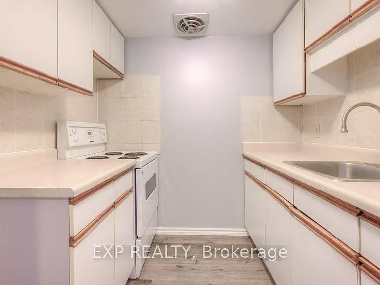 1200 Courtland Ave E #15 — Photo 8