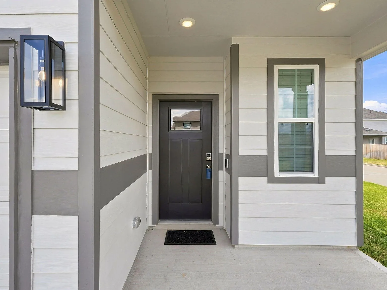 4 bed, 2.5 bath, 2111 sqft, $2,200 — Photo 4