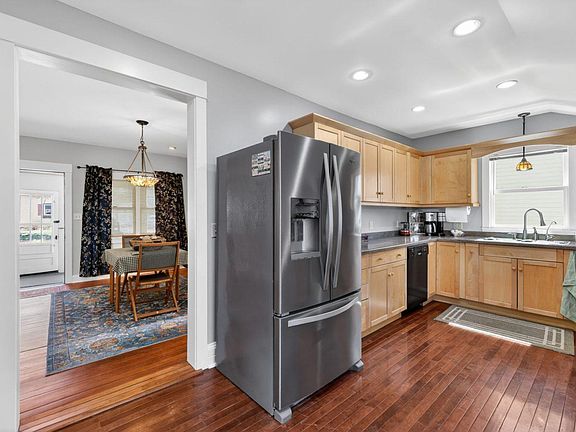 5th image of 407 N Washington St