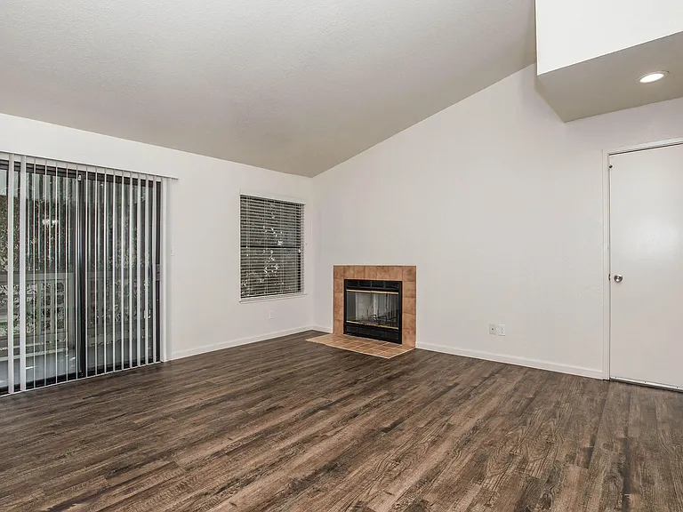 Victoria Square Apartments — Photo 46