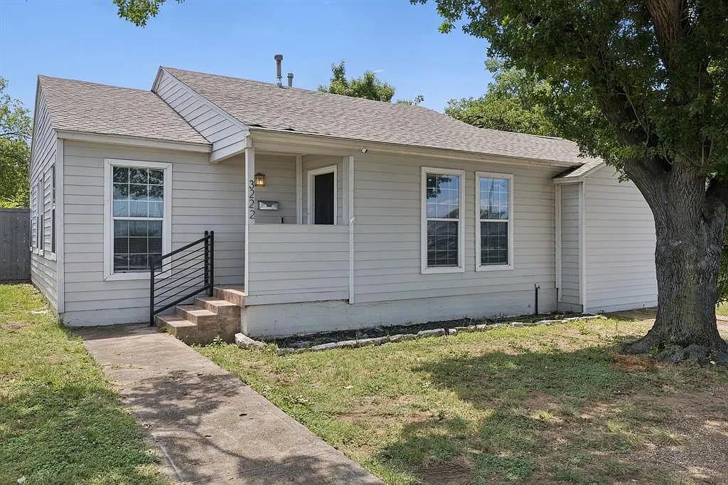 3 bed, 1224 sqft, $2,300 — Photo 1