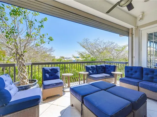 705 10th St S APT 301, Naples, FL 34102