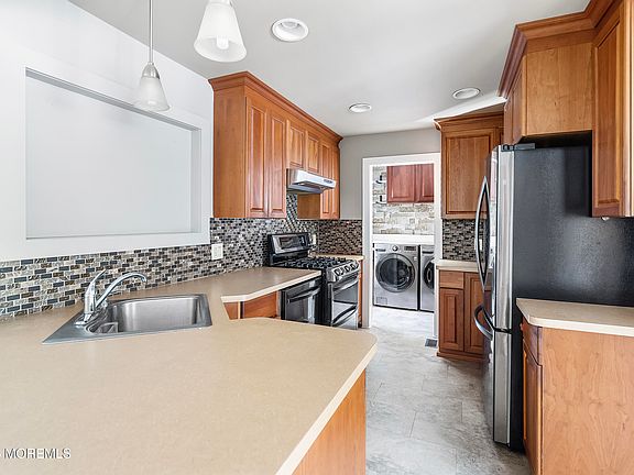 5th image of 21 Murdock Place