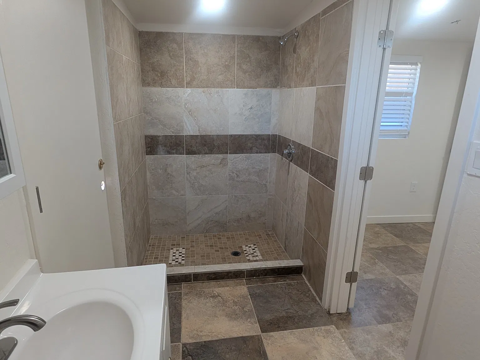 1 bed, 350 sqft, $1,000 — Photo 3