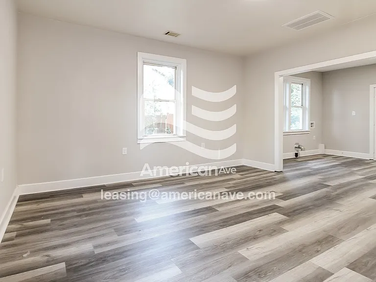 1224399_004_living_room_13692170.jpg