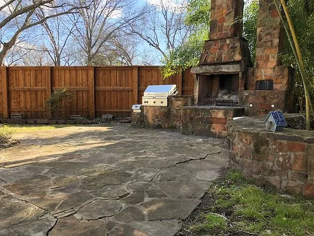 607 W Hunt St — Photo 4