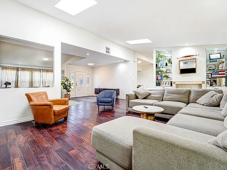 22450 Collins St — Photo 10