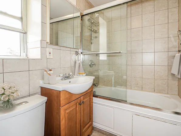 75-10 Yellowston Boulevard image 11 of 22