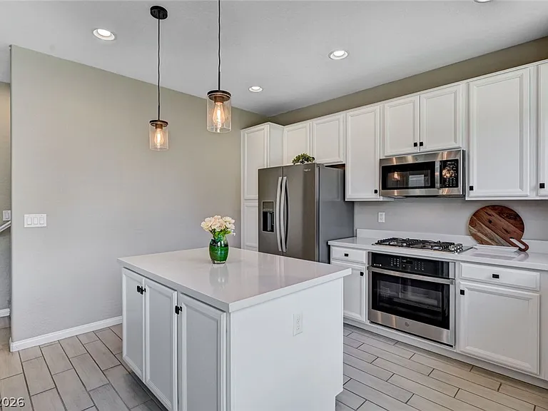 372 Silva Pl — Photo 10