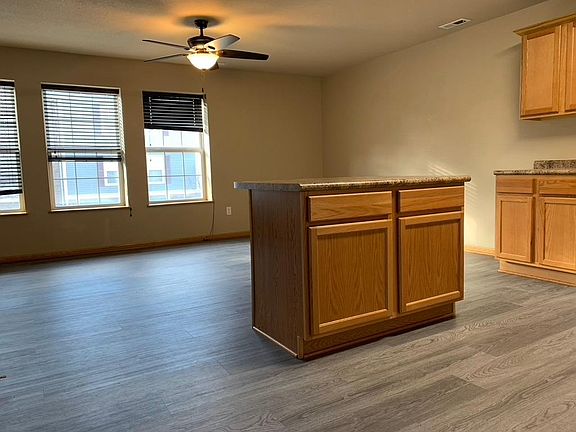 5th image of 387 NE Kingwood #387