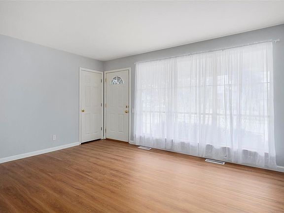 3rd image of 520 Angelus Dr