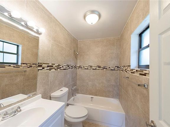 4th image of 407 W Hubbard Ave