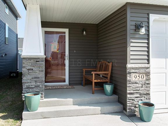 2nd image of 950 31st Ave W