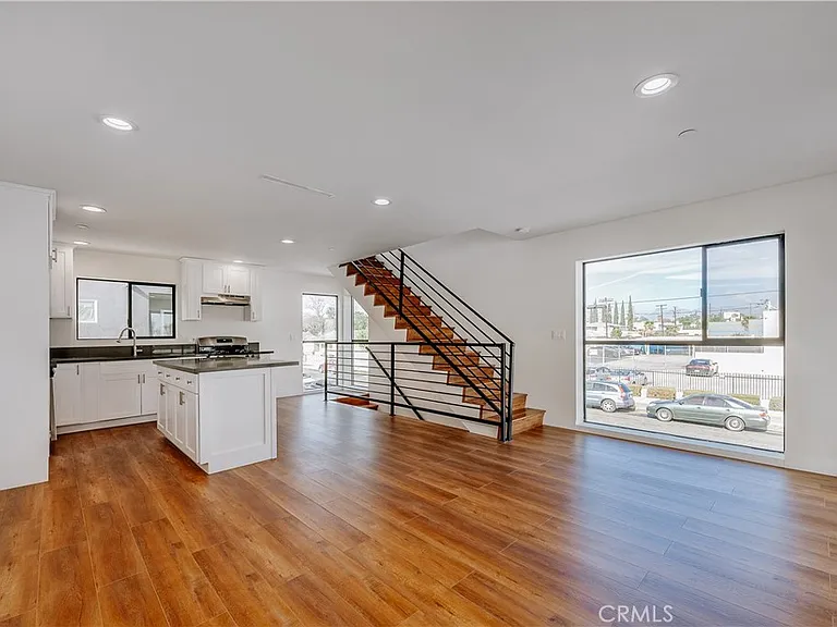 11510 Emelita St — Photo 9