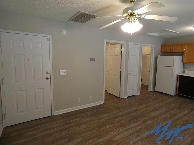 736 Greenland Dr — Photo 4