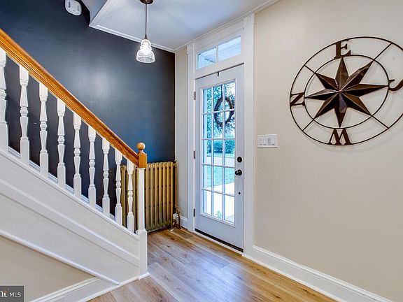 5th image of 130 Sanford Ave