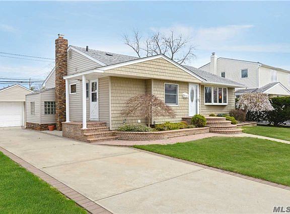 2nd image of 34 Andover Ln