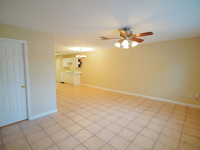 847 W Georgia St — Photo 2