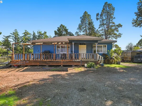 1589 Seagate Ave, Coos Bay, OR 97420