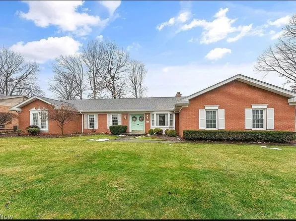 406 Viola Ave, Hubbard, OH 44425