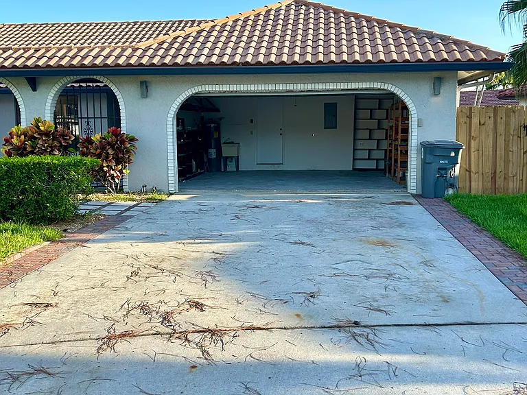22822 Pinewood Ct — Photo 3