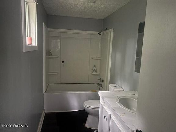 3rd image of 1614 Iris Dr