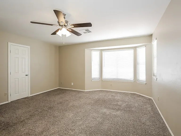 7313 Ribbon Ridge Ave — Photo 5