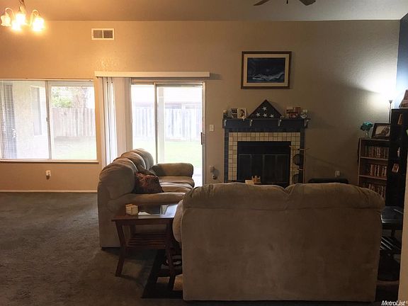 3rd image of 4609 Trowbridge Ln