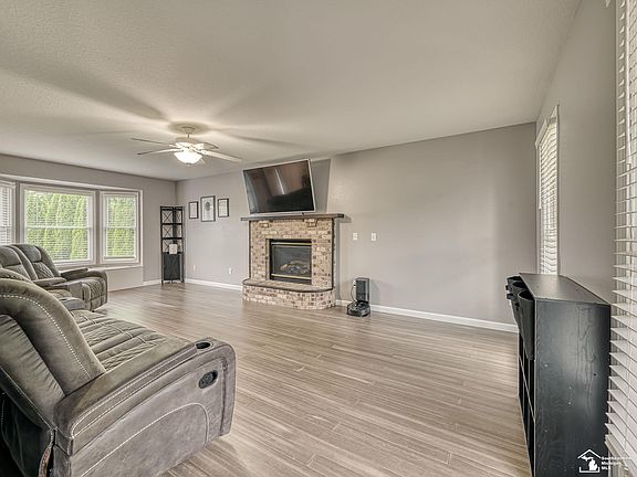 3rd image of 8141 Michelle Ln