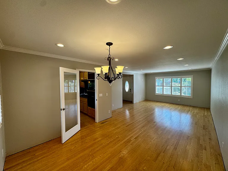 1318 Deb Ct — Photo 6