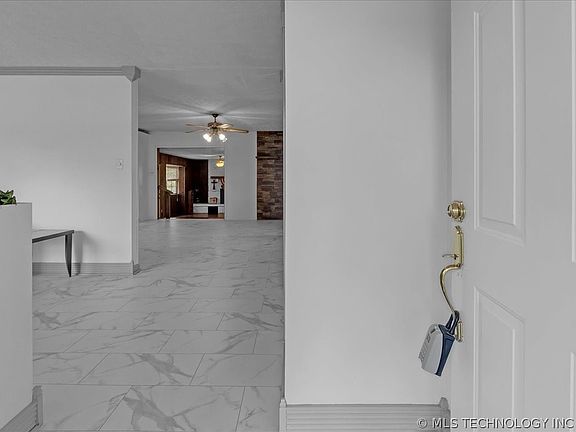 5th image of 340 SE 15th St