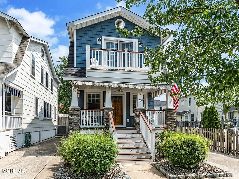 706 E St — Photo 1