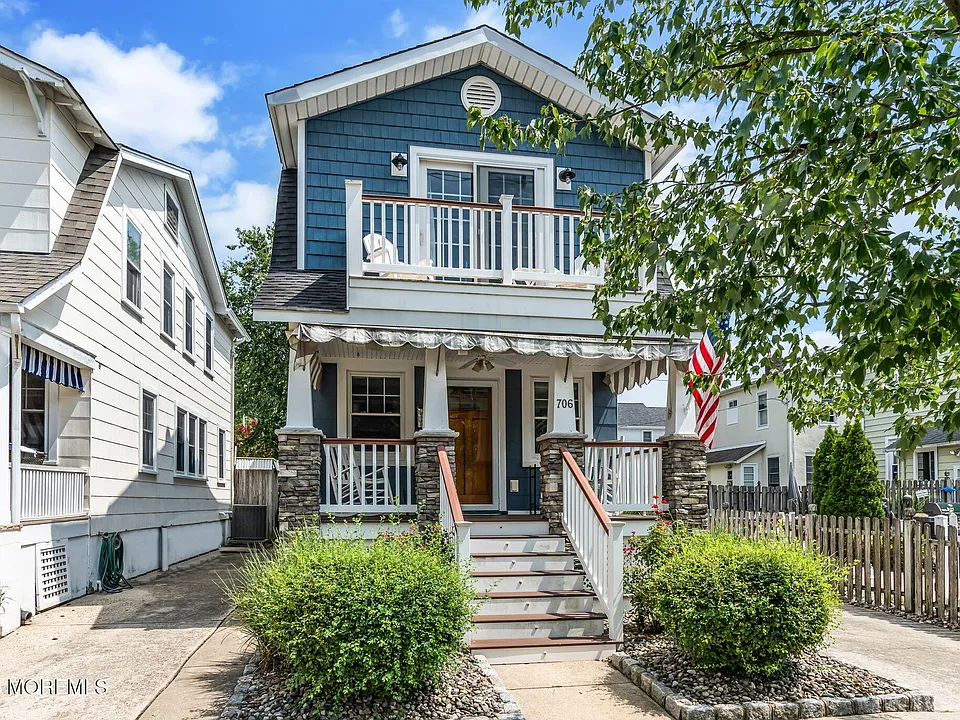 706 E St