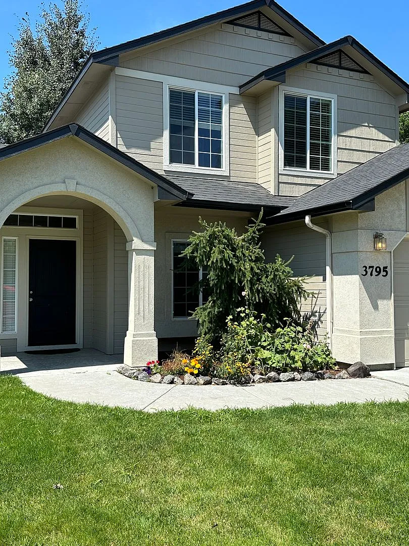 4-Bed Meridian Retreat Featuring Flexible Layout & Private Backyard — Photo 2