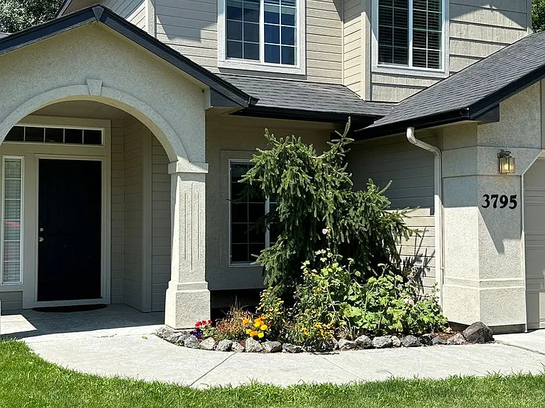 3795 N McKinley Park Ave — Photo 2