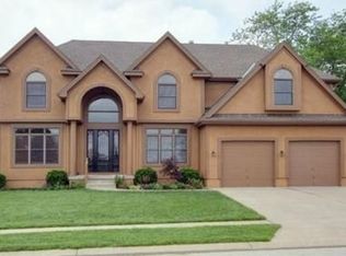 3832 SW Sandstone Dr, Lees Summit, MO 64082