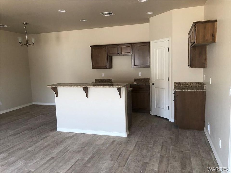 2nd image of 933 Sheldon Ave