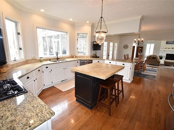 3rd image of 1761 E Haymarket Way