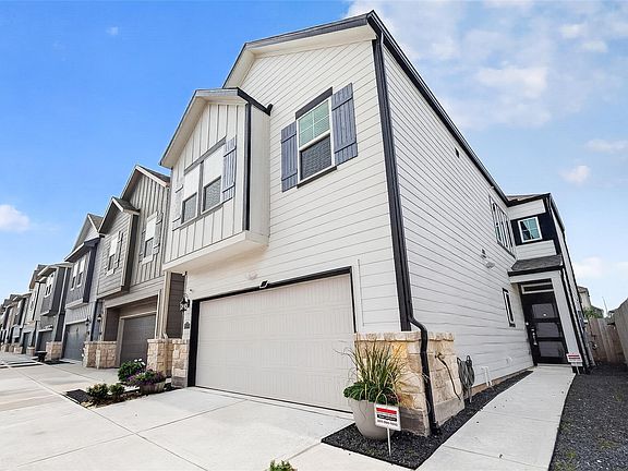 4th image of 14839 Slow River Ave