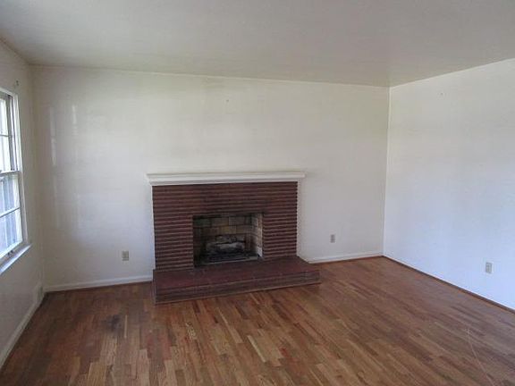 2nd image of 1116 Timothy Dr