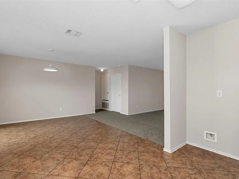 2152 Laughlin Rd — Photo 4