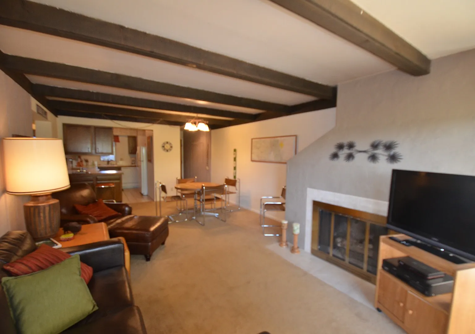 Long Winter Lease! Fully Furnished, on bus route! Remodeled Kitchen and Baths! — Photo 4