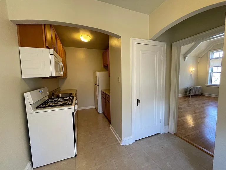 5079 Waterman Blvd — Photo 5