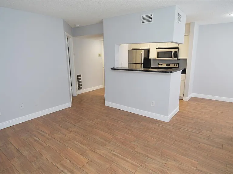 8722 Mallard Reserve Dr #102 — Photo 6